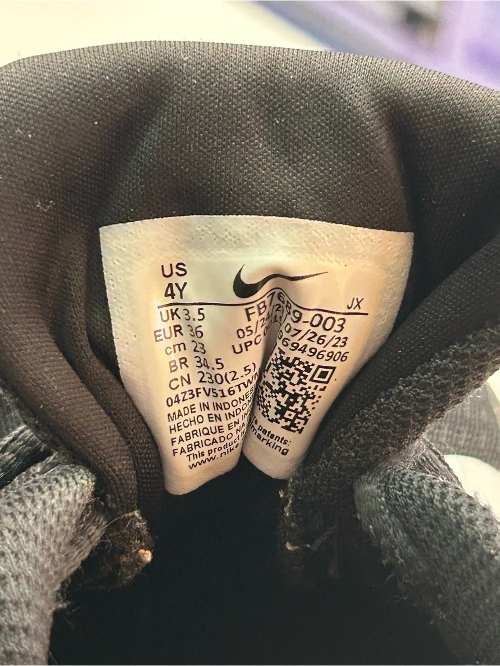 Nike Black and White Youth Sneaker (US 4Y)